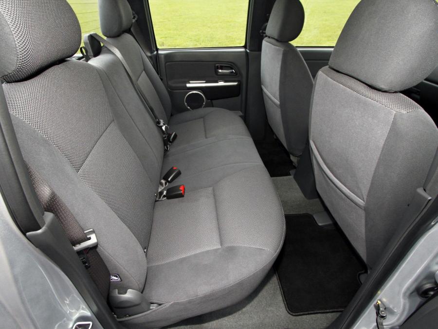 Интерьер Isuzu Rodeo Denver 2007 года  (фото 7 из 15)